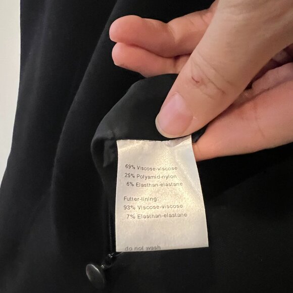 Akris Punto Cap-Sleeve Zip-Front Seamed Dress, Black - Picture 3 of 12